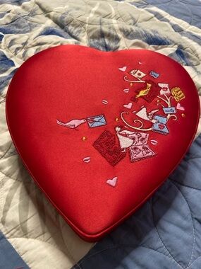 GODIVA Red Padded HEART Gift Box